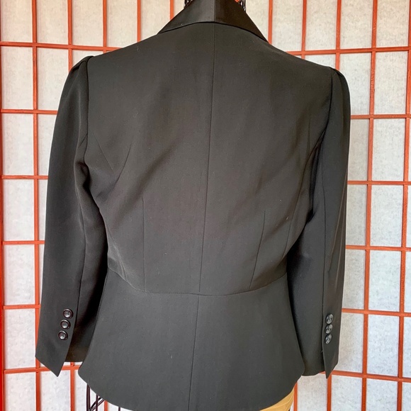 Forever 21 Satin Collar Fitted Tuxedo Blazer NWOT - Picture 2 of 7